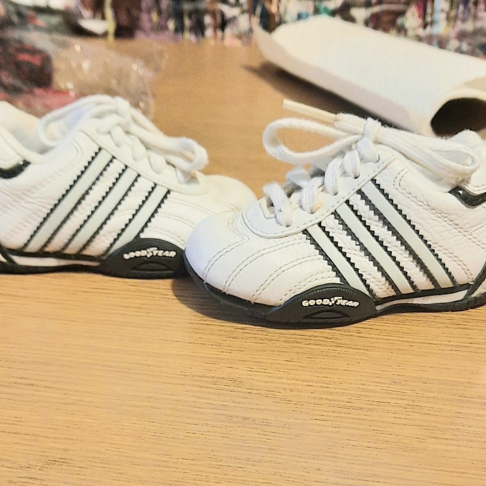ADIDAS - Picture 1 of 8